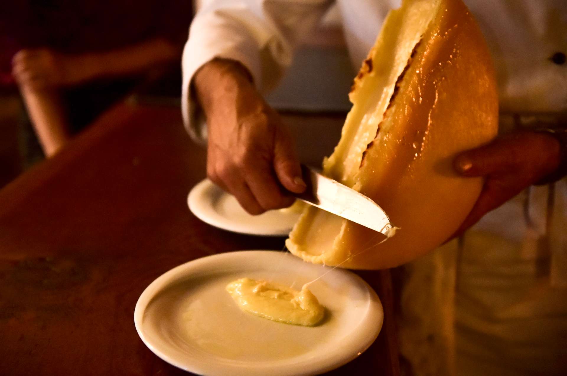 Raclette au Feu de Bois - Hôtel *** Restaurant de Moiry